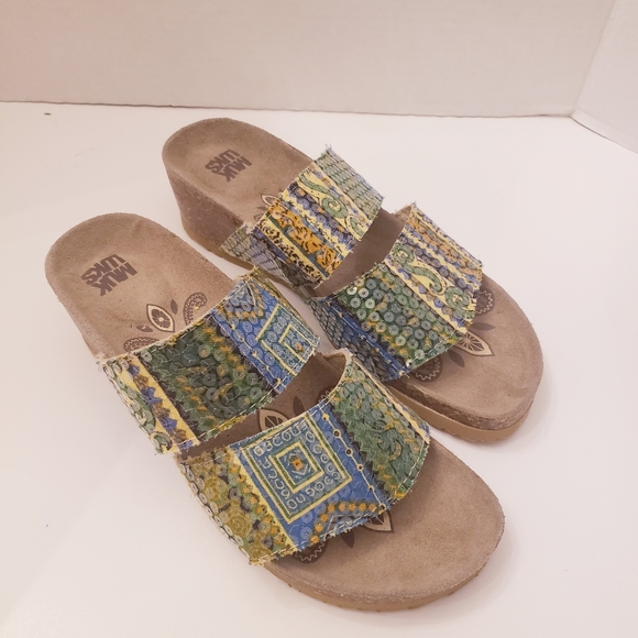 ON HOLD 🥺 (cannot locate) 🌿 MUK LUKS Wedge Sandals - GUC size 8 - Picture 1 of 8